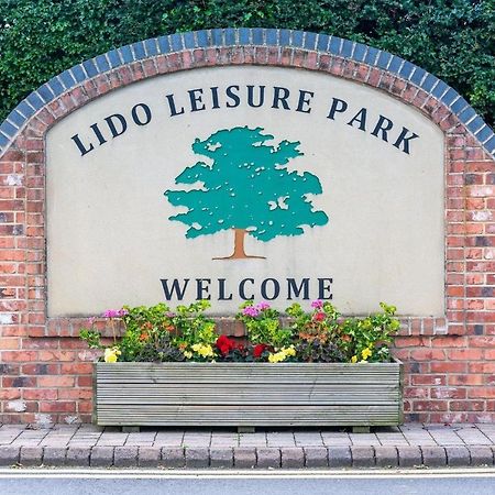 Lido Leisure Park Hotel Knaresborough Exterior photo